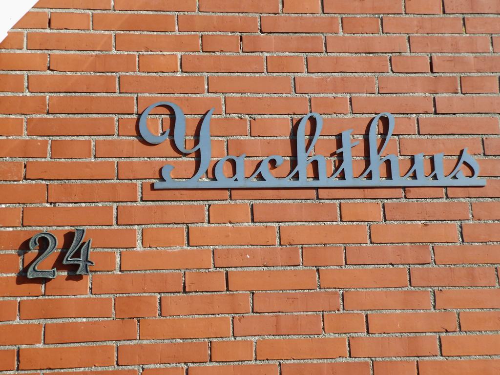 Yachthus - Direkt Am Meer Carolinensiel Exterior foto